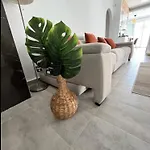 Sam *